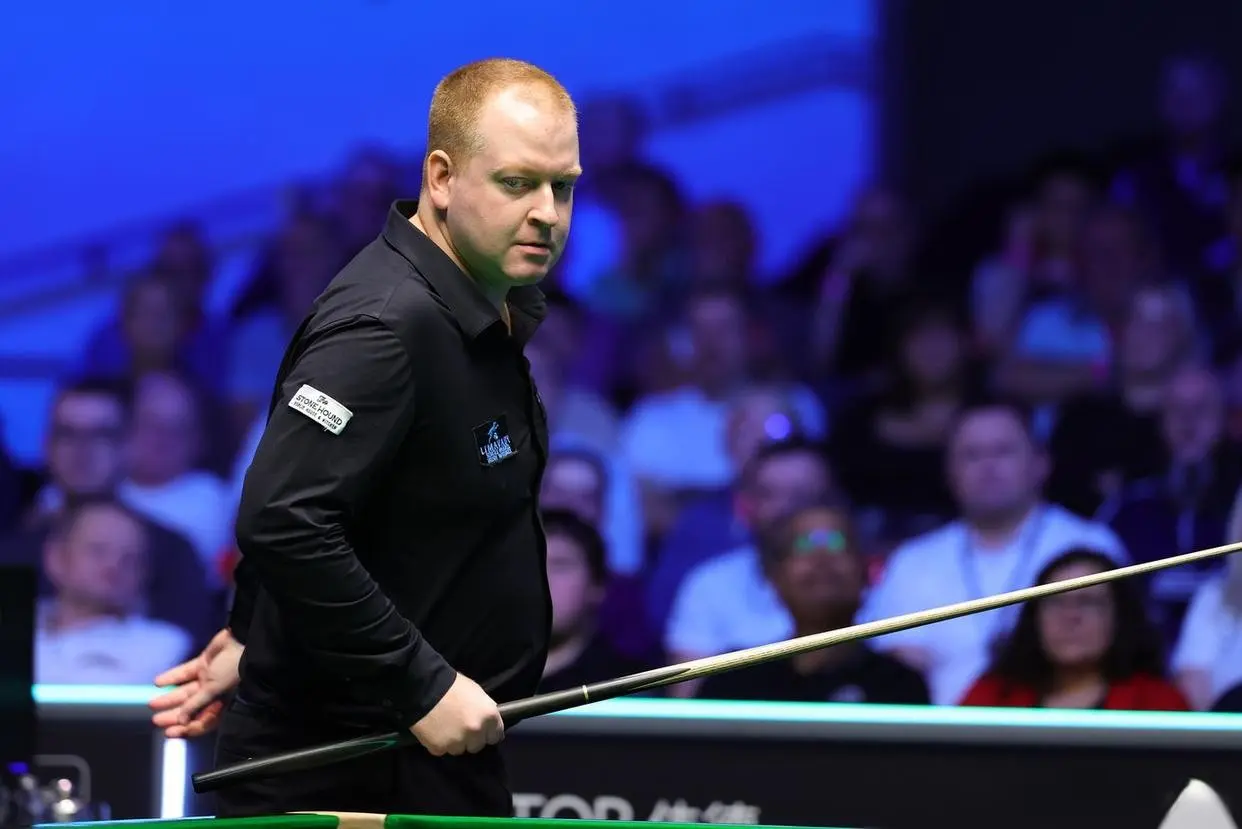 ONxLo, 遭本土 ONxLo, 遭本土