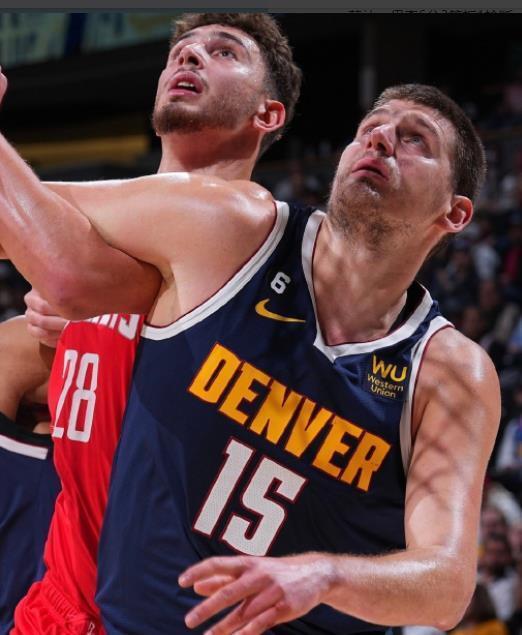 而且他的整, 队要强得多 而且他的整, 队要强得多